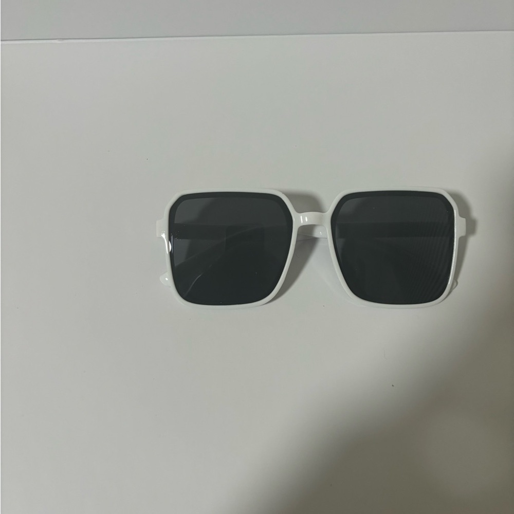 Chic White Square Sunglasses